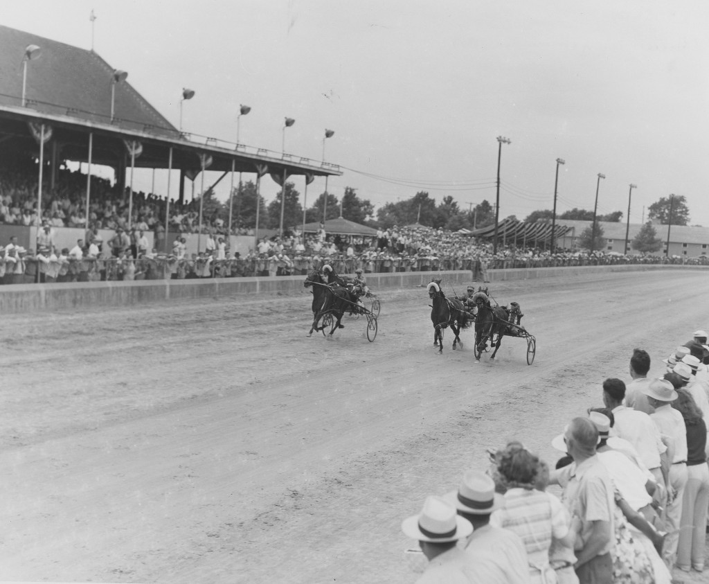 Harness Racing in Harrington, 1947. 1325-003-036-106pn